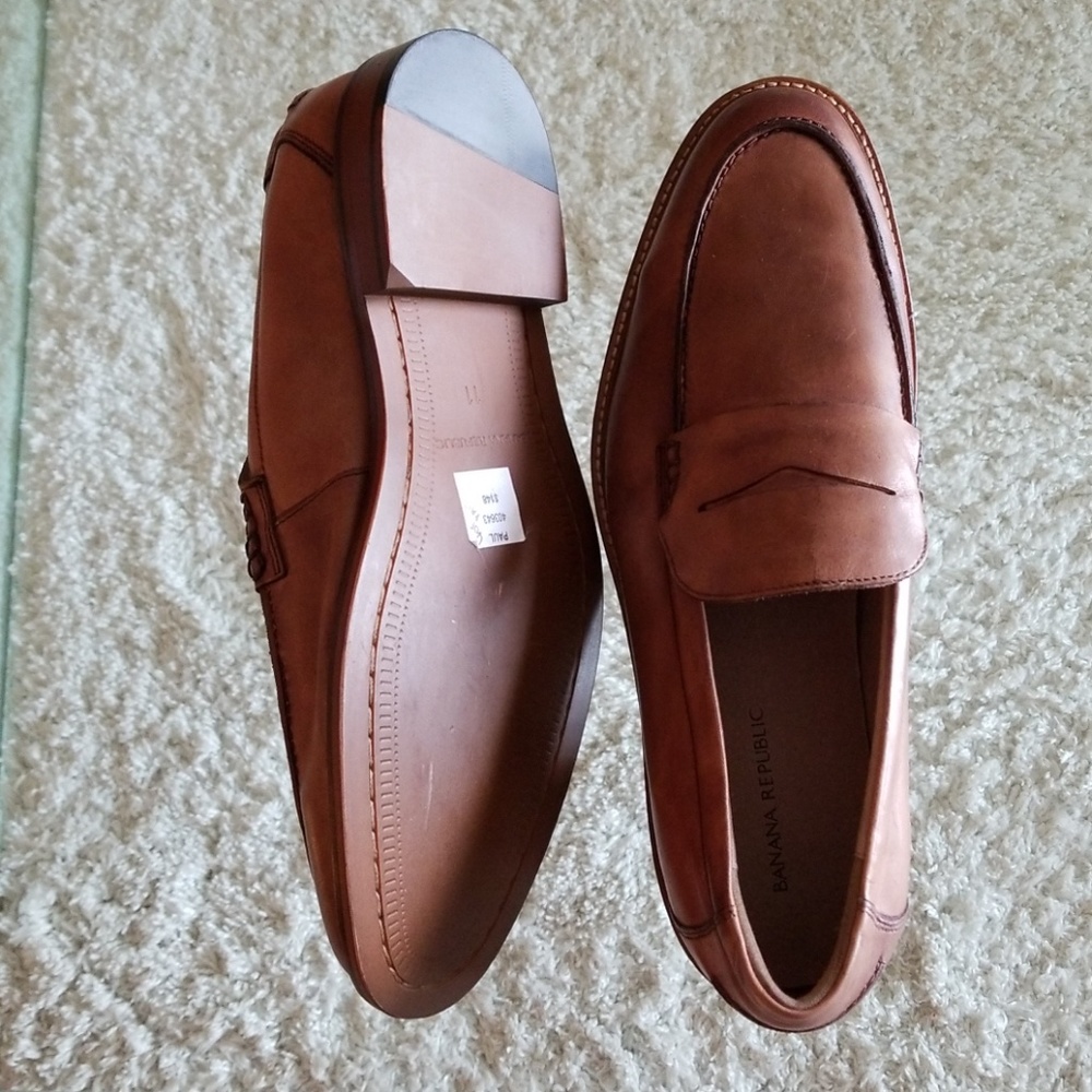 BRAND NEW Banana Republic Loafers Cognac